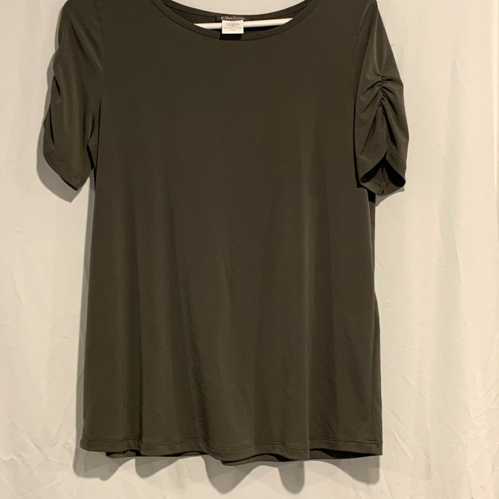 NWT- Kim & Co, Knit ruched, Short Sleeve, Top.